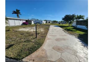 37 Williamsburg Way, Fort Myers, FL 33908 Sold 03/09/25