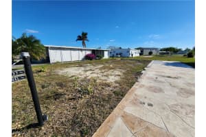 37 Williamsburg Way, Fort Myers, FL 33908 Sold 03/09/25