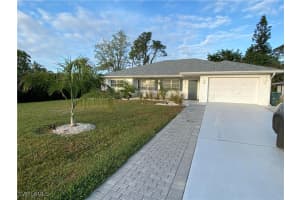 621 E Valley Dr, Bonita Springs
