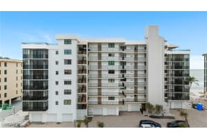 9375 Gulf Shore 401, Naples, FL 34108 - MLS#225011800