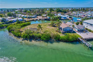 105 Bayshore Way, Goodland, FL 34140 - MLS#225012146