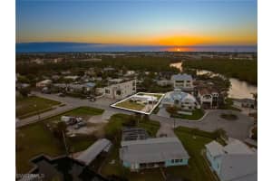 1796 Holiday Ln, Naples