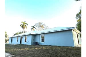 722 Pine Street, Fort Myers, FL 33916 Sold 04/04/25
