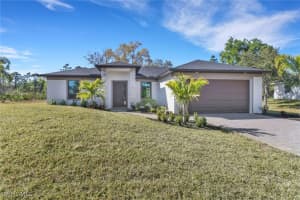 121 Hines Ave, Lehigh Acres