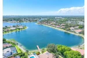 645 Squire Cir 202, Naples