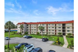 4372 27th Ct Sw 301, Naples