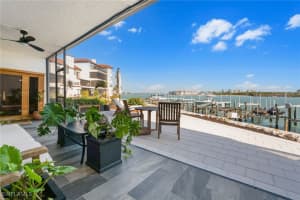 304 La Peninsula Blvd 304, Naples