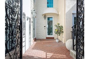 4000 Gulf Shore Boulevard, Naples, FL 34103 - MLS#225015473