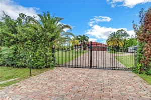 1911 47th Ave Ne, Naples