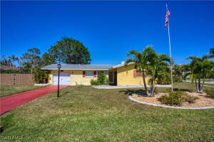 1739 Sandy Cir, Cape Coral