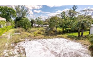 2471 Pine Street, Naples, FL 34112 Sold 09/26/25