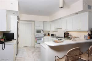 8171 BAY COLONY Drive, Naples, FL 34108-7561 - MLS#225016281