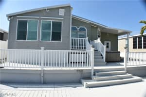 3048 Sloop Ln, St James City