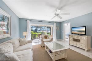2922 Kings Lake Blvd 2922, Naples