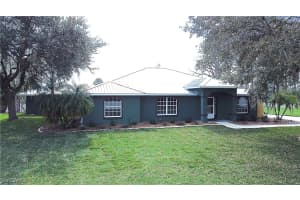 712 Lake Betty Drive, Lake Placid, FL 33852 Sold 05/09/25