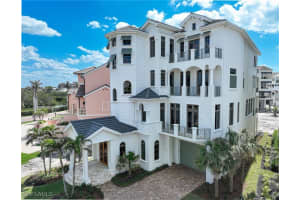104 Bonaire Ln, Bonita Springs