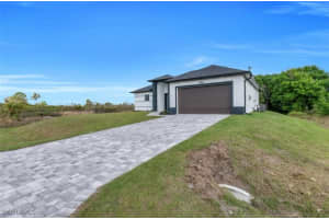 2808 61st Street, Lehigh Acres, FL 33971 - MLS#225017497