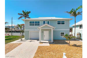 195 Pearl Street, Fort Myers Beach, FL 33931 Sold 04/25/25