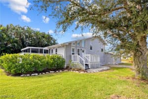 5425 Marina Dr, Bokeelia