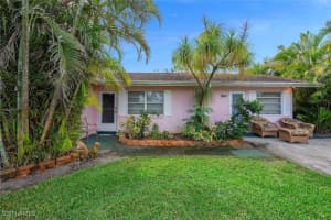 1246 Hilltop Dr, Naples