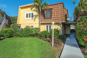 423 Meadowlark Ln 423b, Naples