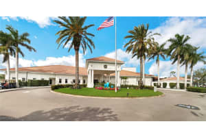 616 Foxtail Ct 616, Naples