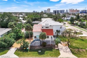 9780 Vanderbilt Drive, Naples, FL 34108 Sold 04/01/25