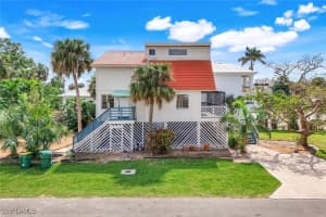 9780 Vanderbilt Drive, Naples, FL 34108 Sold 04/01/25