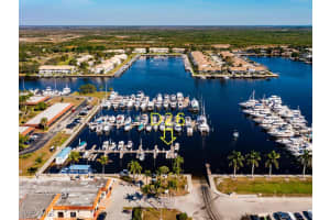 525 Newport Drive, Naples, FL 34114 Sold 04/30/26