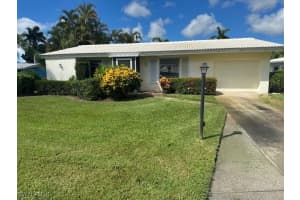 44 Lanai Cir 44, Naples