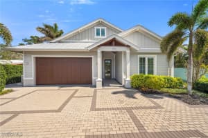 1050 11th Street, Naples, FL 34102 - MLS#225019576