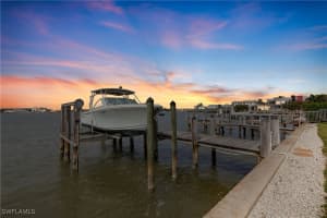 1535 Dolphin Ln, Naples