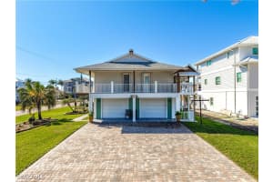 8016 Buccaneer Dr, Fort Myers Beach