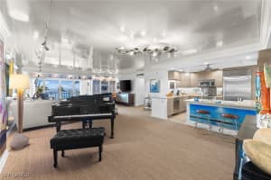 2401 Gulf Shore Blvd N 44, Naples