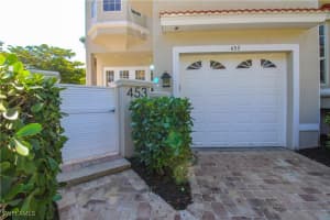 453 8th Avenue, Naples, FL 34102 - MLS#225020237