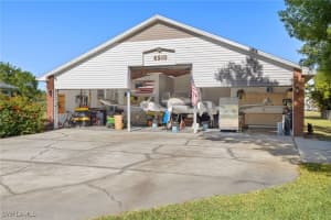 6910 Circle Dr Lehigh Acres, FL 33905 - Off Market