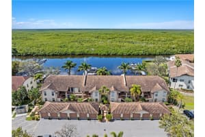182 Newport Dr 1003, Naples