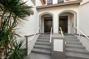 610 Laguna Royale Boulevard, Naples, FL 34119 Sold 04/11/25