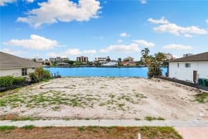 372 Lamplighter Drive, Marco Island, FL 34145 - MLS#225020440