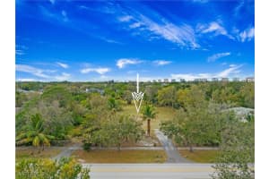 172 Hickory Road, Naples, FL 34108 Sold 04/15/25