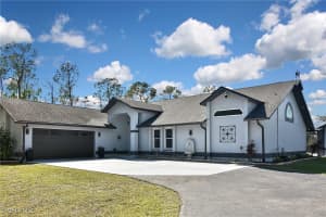 12206 Honeysuckle Rd, Fort Myers