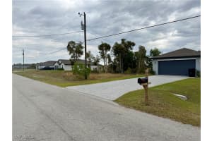 859 Yellowbird Drive, Fort Myers, FL 33913 Sold 10/31/25