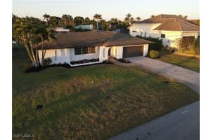 1041 Waterway Drive, Fort Myers, FL 33919 - MLS#225020914