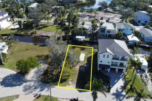 27566 Tarpon Way, Bonita Springs, FL 34134 - MLS#225021093