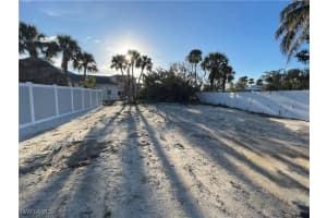 260 Miramar Street, Fort Myers Beach, FL 33931 Sold 09/25/25