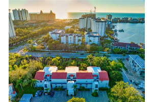 586 Beachwalk Circle, Naples, FL 34108 Sold 03/20/25