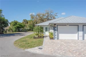 185 Village Cir 27, Labelle