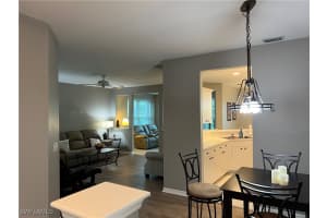 1340 Charleston Square Dr 101, Naples