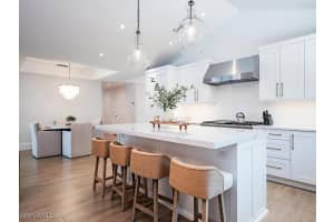 549 Neapolitan Way, Naples, FL 34103 Sold 04/04/25