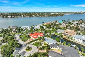 1250 Tuna Court, Naples, FL 34102 - MLS#225022611